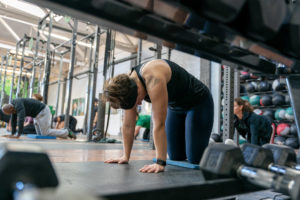 Female athlete doing cat-cow stretch.